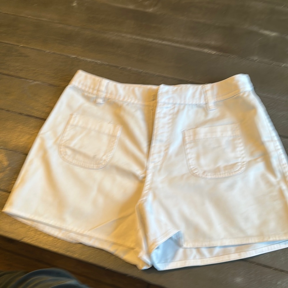 Old navy, size 6, white, comfortable khakis with two pockets in the front